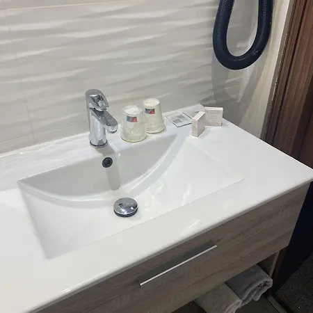 Hotel L'alsace Gare-sncf 2*
